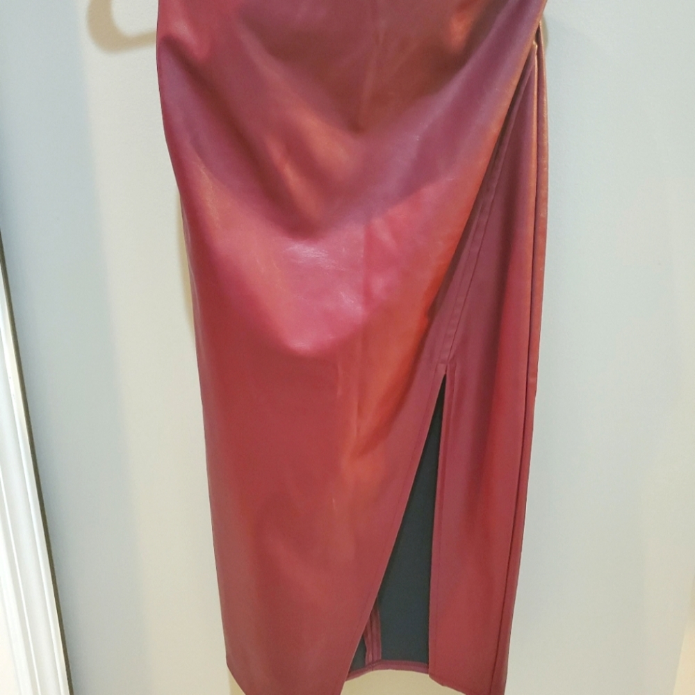 Gianni bini faux leather burgundy skirt